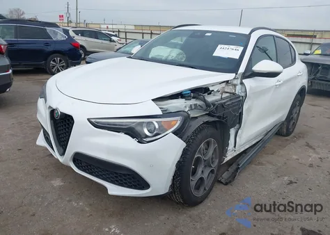 2022 Alfa Romeo Stelvio Sprint Awd z USA, uszkodzony, nr VIN ZASPAKAN9N7D44403